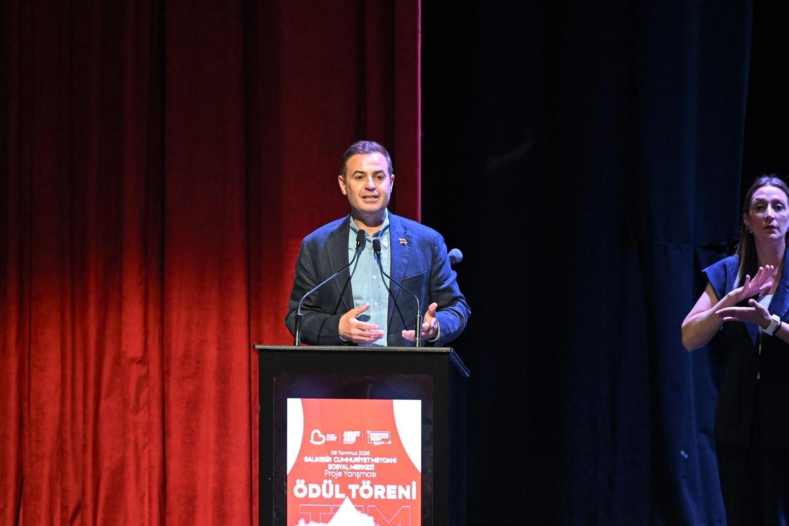 Cumhuriyet Meydanı’na Modern Sosyal Merkez!