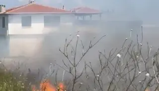 Buğday tarlasında çıkan yangın evlere sıçramadan kontrol altına alındı