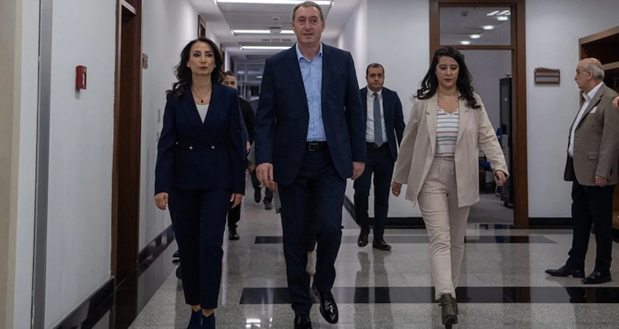 DEM Parti Heyeti PKK’nın Feshini Görüşüyor!