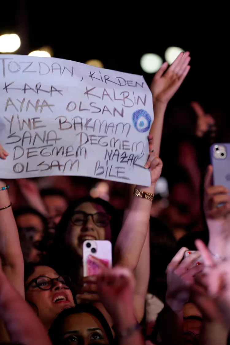 Demet Akalın’a 45 Bin Kişilik Coşkulu Destek!