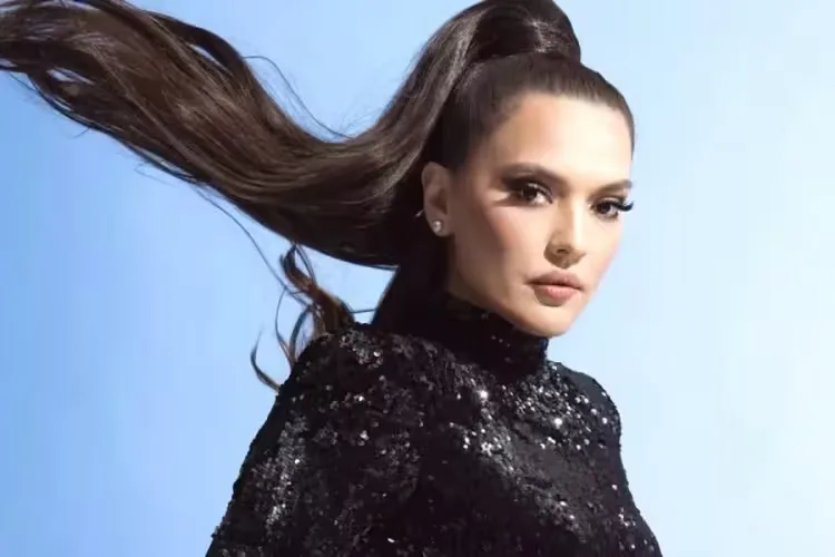 Demet Akalın’dan Sanatçılara Yeşil Pasaport Çağı!