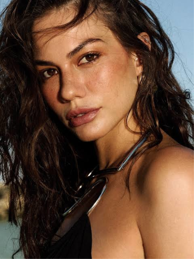 Demet Özdemir’in Paris Moda Haftası’ndaki Şıklığı ve Paylaşımları
