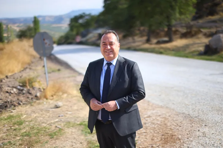 Demirci’de 12 Mahalleyi Bağlayan Yol Tamamlandı