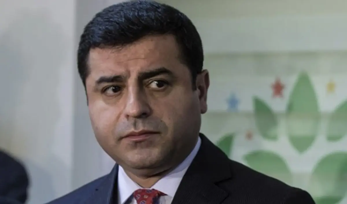 MHP li Yıldız canlı yayına gönderdiği Demirtaş notuyla gündem oldu! 2