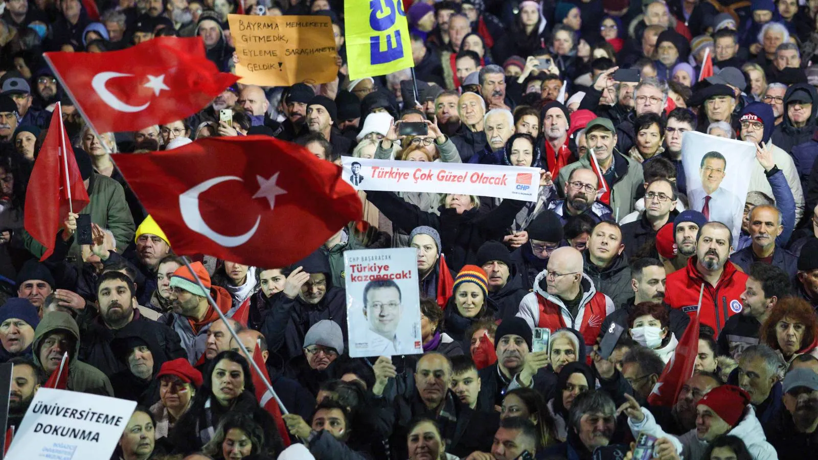 Demokrasi Coşkusu ve Futbol Hüsranı Bir Arada