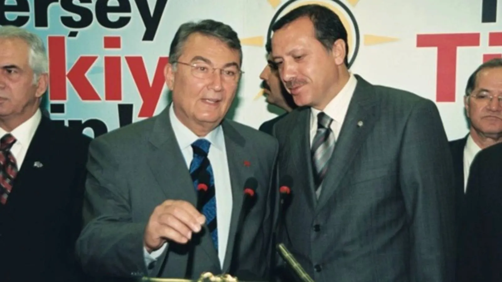 Demokrasinin Temelleri Sarsıldı: Artık Yok!