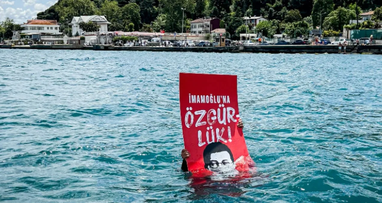 Deniz Dibinde İmamoğlu’na Özgürlük Çağrısı