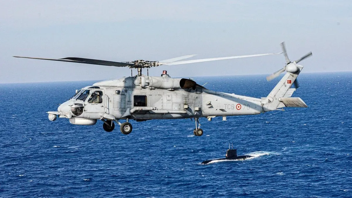 Deniz Kuvvetleri Helikopteri Acil İniş Yaptı!