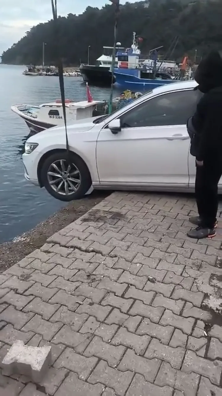 Denize Düşmekten Son Anda Kurtarılan Araç!