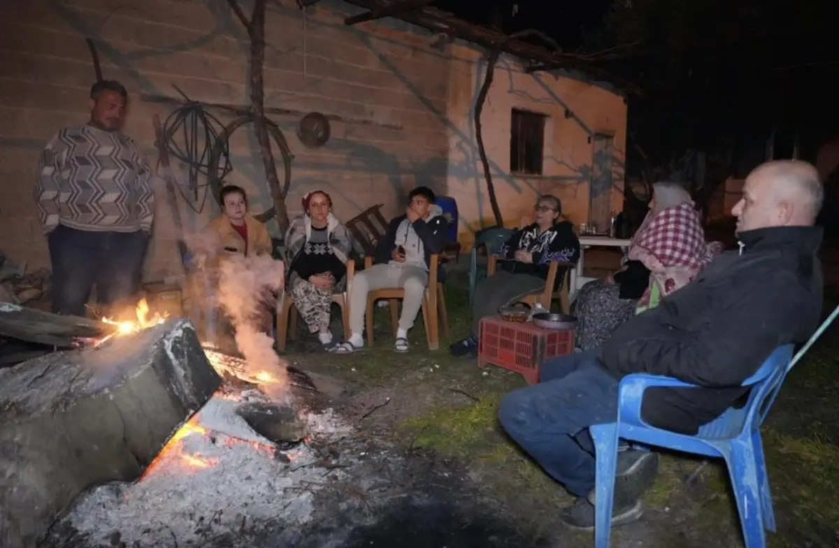 Bir kent adeta sokakta uyudu! Denizli de 150 den fazla artçı deprem yaşandı 4