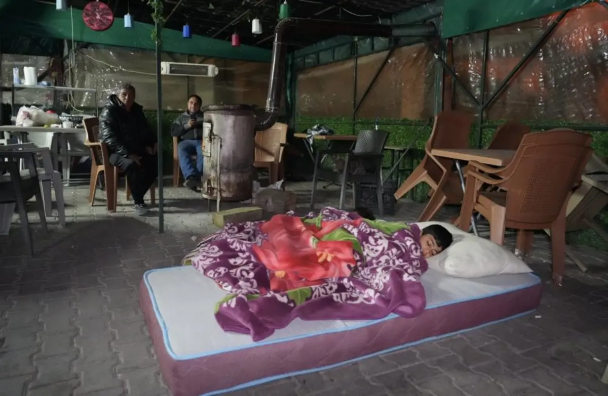 Bir kent adeta sokakta uyudu! Denizli de 150 den fazla artçı deprem yaşandı 2