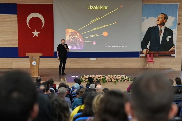 Denizli’de Evrenin Gizemleri Konferansı Yapıldı