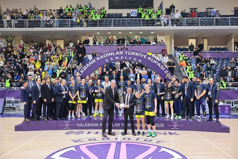 Denizli’de Fenerbahçe Kupayı Kaldırdı!