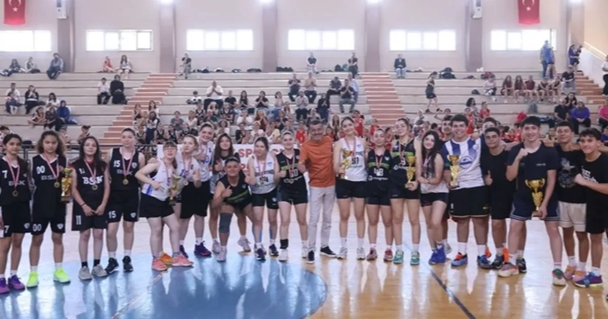 Denizli’de Gençlik Bayramı Coşkuyla Kutlandı!