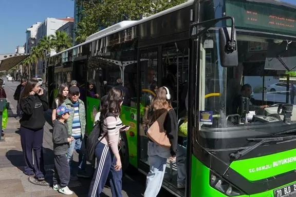 Denizli’de Öğrencilere Ücretsiz Ulaşım Desteği!