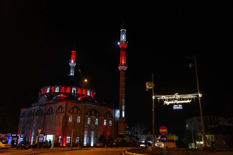 Denizli’de Ramazan Coşkusu Işıklarla Yaşanıyor