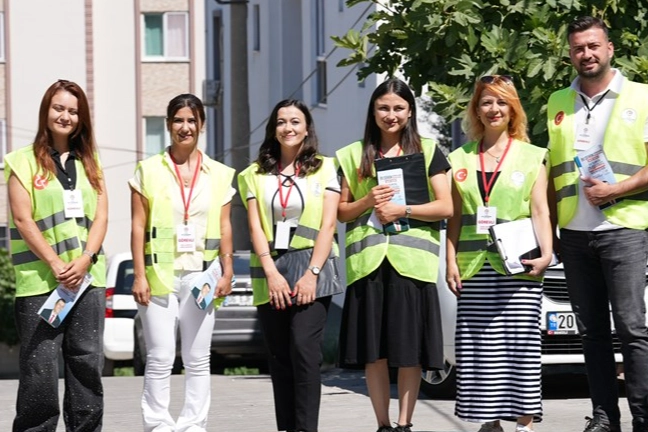 Denizli’de ‘Sarı Melekler’ İhtiyaç Sahiplerini Buluyor