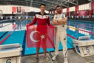 Denizlili Yüzücü Mehmet Sarhanlı