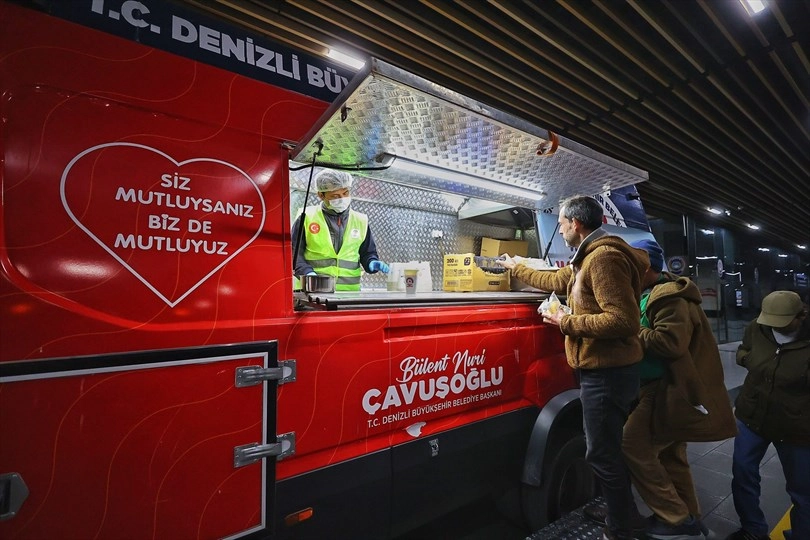 Denizli Otogarında Sahur İkramı ile Dayanışma