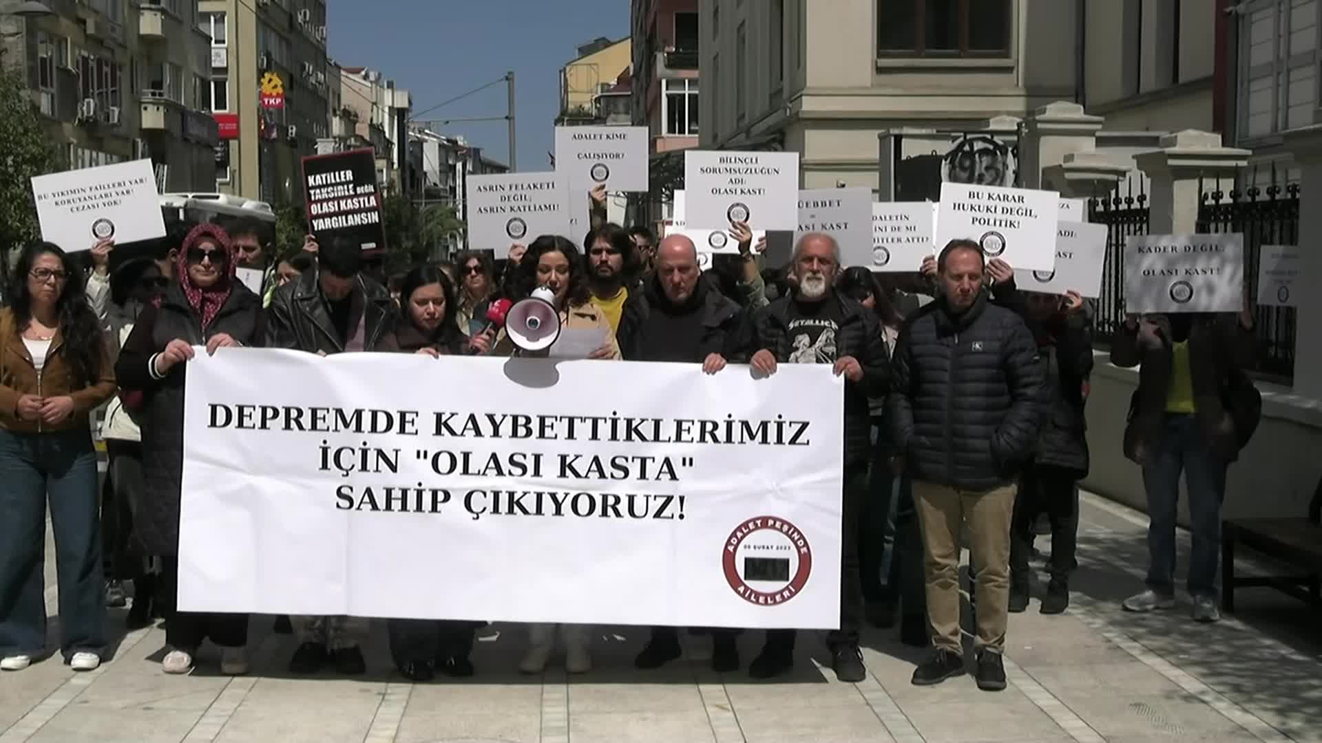 Depremde Adalet Arayışı: Aileler Kadıköy’de
