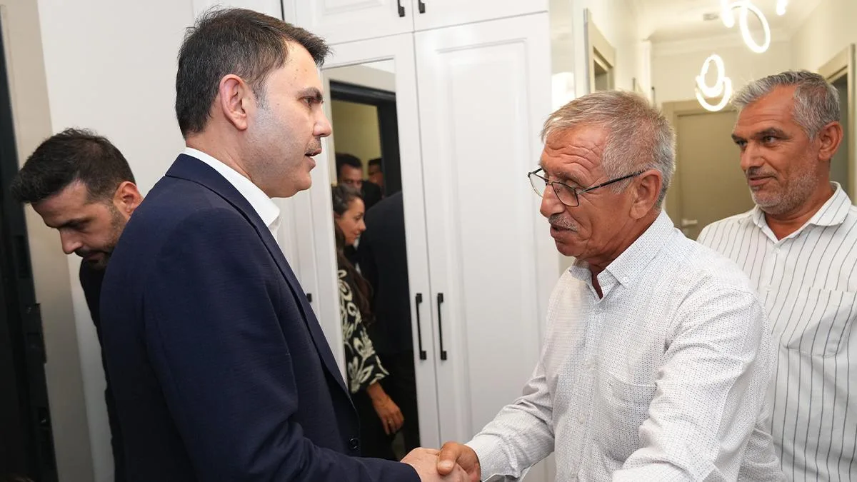 Depremde Aileyi Kaybeden Dede, Torunuyla Yeni Hayat