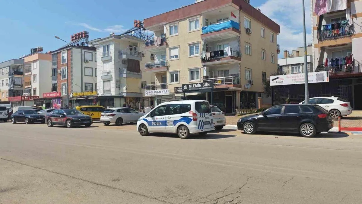 Depremde Kaybedilen Öğrenci İçin Anma Tezi
