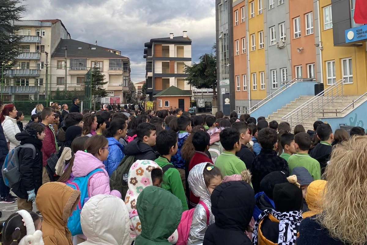 Depremde Kaybettiklerimiz İçin Saygı Duruşu