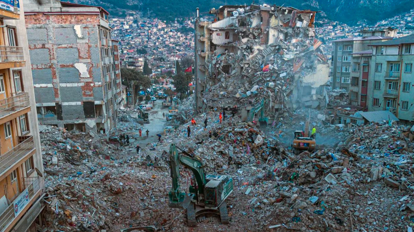 Depremzedeye Müşteri Muamelesi: İmzalar Şokta!