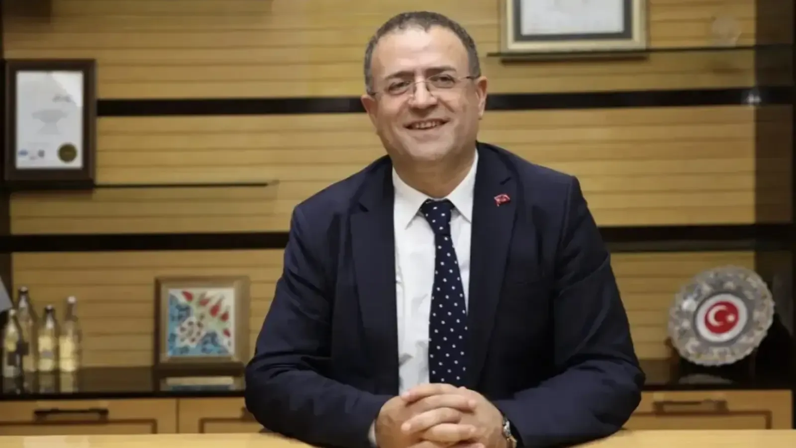 Derince’de Şok İstifa: 18 Meclis Üyesi Yeni Parti’ye!