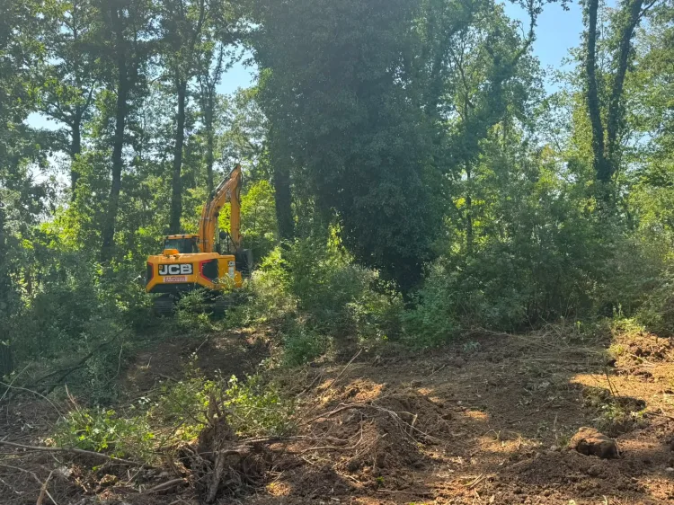 Derince Mezarlıkları’na Kocaeli Büyükşehir Bakımı
