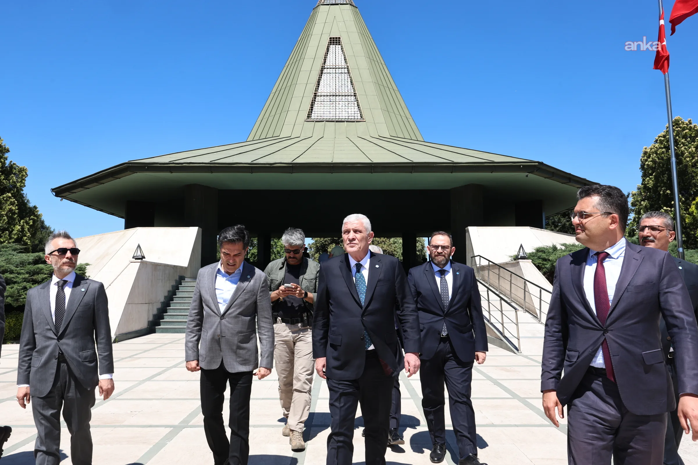 Dervişoğlu, Özal ve Menderes’in Kabirlerini Ziyaret Etti