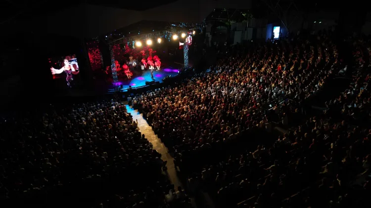 Derya Bedavacı, Bursa Festivali’nde Unutulmaz Gece!