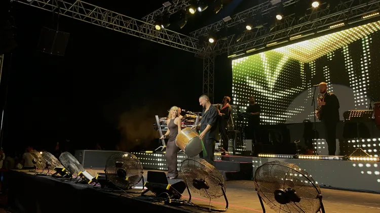 Derya Uluğ, Marmaris’te Coşkulu Bir Konser Verdi!