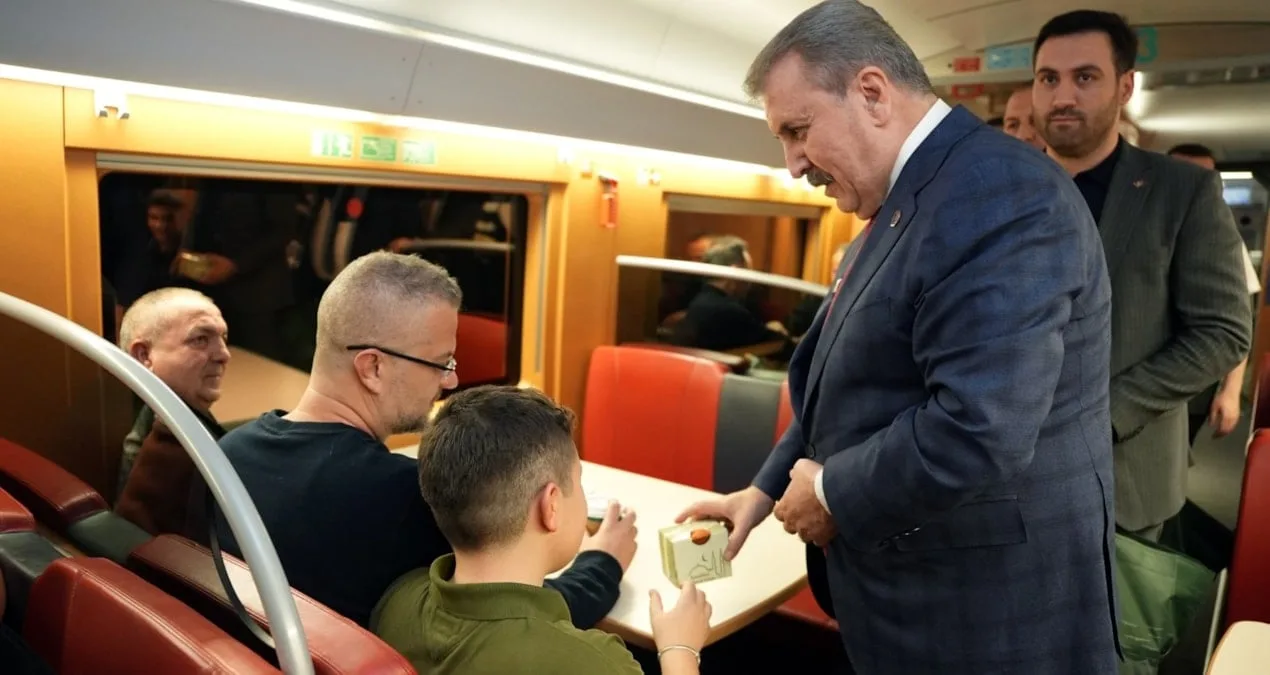Destici’den Kandil İkramı ve Asgari Ücret Sitemi