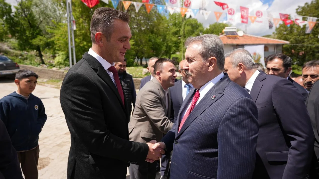 Destici Kuşçu’da Bayramlaşarak Seçim Vurgusu Yaptı