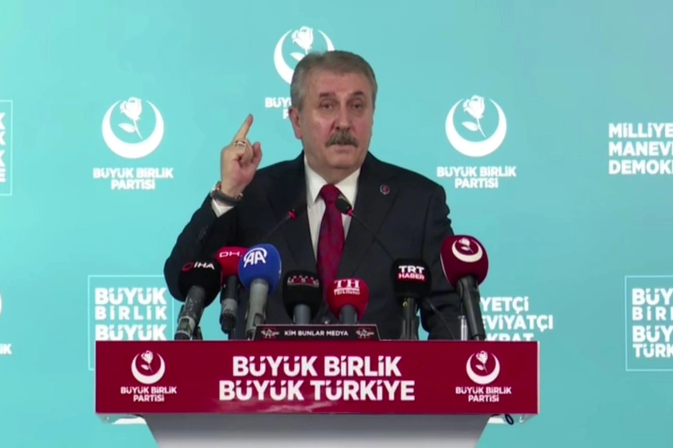 Destici: Meclisteki Sloganlar Büyük Bir Utançtır!