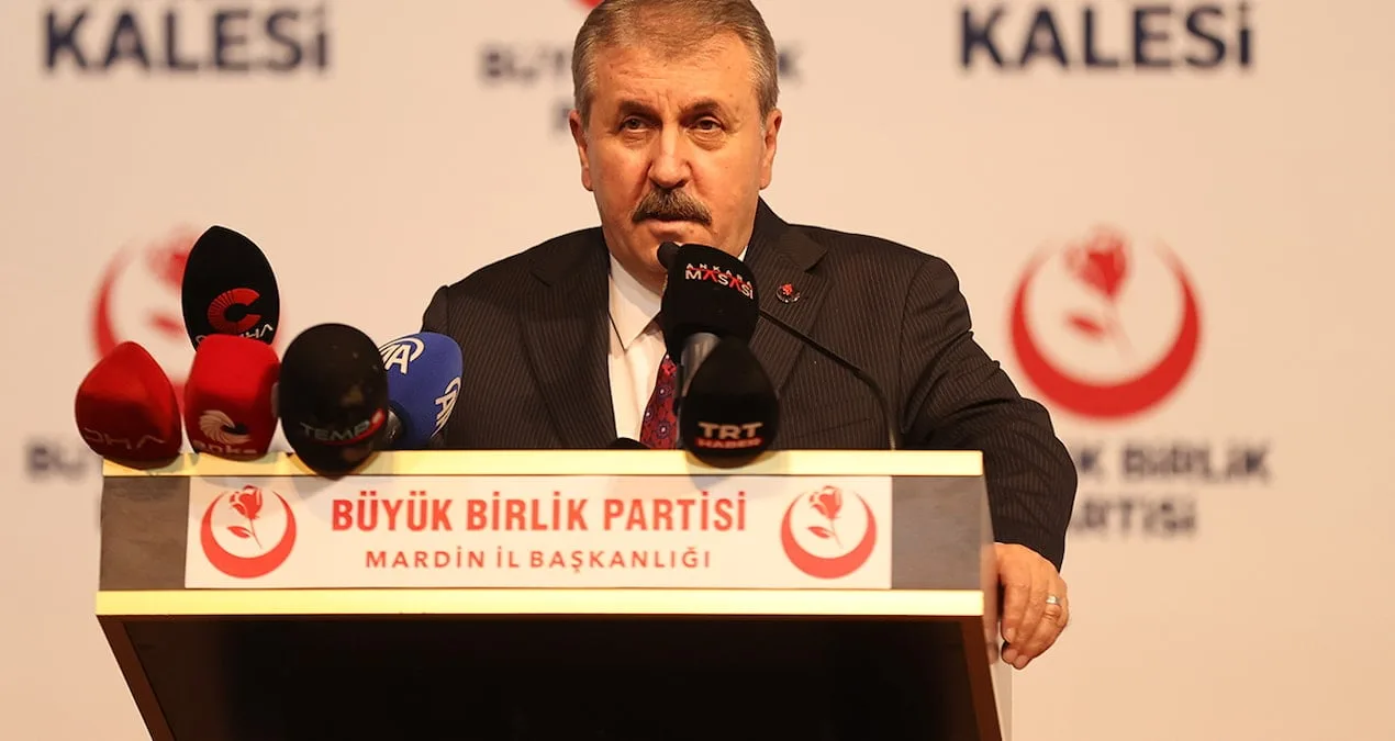 Destici’nin Evlilik Önerisi Gündem Oldu!