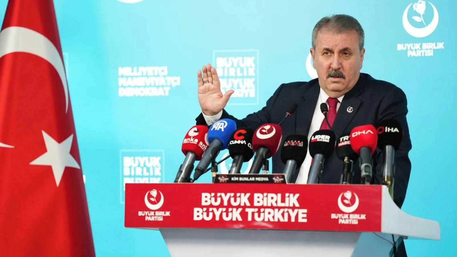 Destici: Sarayımıza Kimseyi Sokamayız!