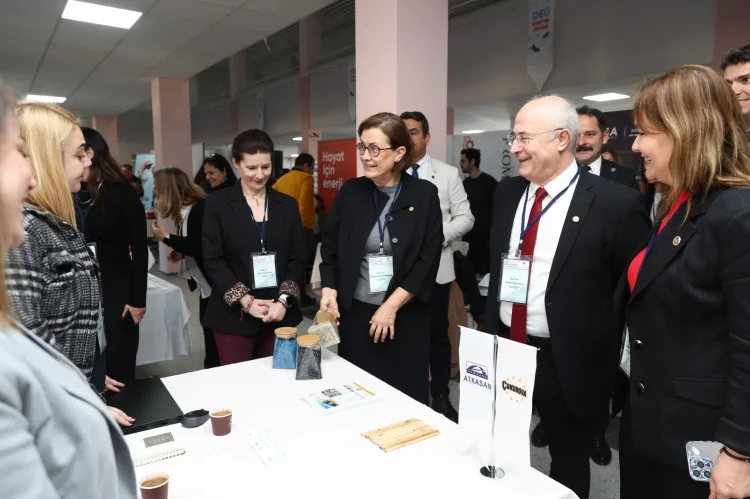 DEÜ Kariyer Zirvesi 2025: İş Fırsatları Kapıda!