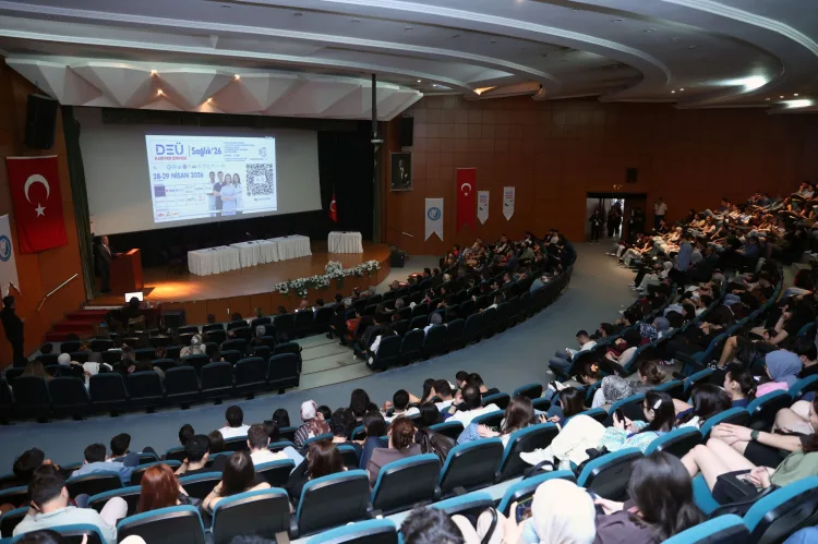 DEÜ Kariyer Zirvesi: Sağlıkta Fırsatlar Sunuluyor