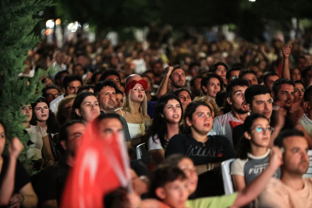 Dev Ekranda Filenin Sultanları’na Coşkulu Destek