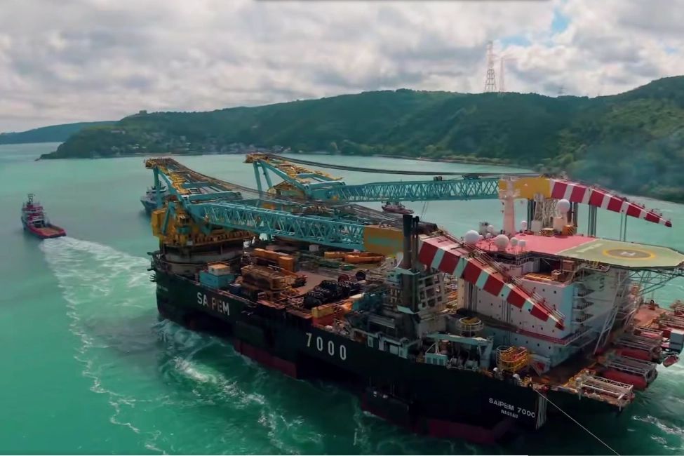 Dev Vinç Gemisi Saipem 7000 Boğaz’dan Geçti!