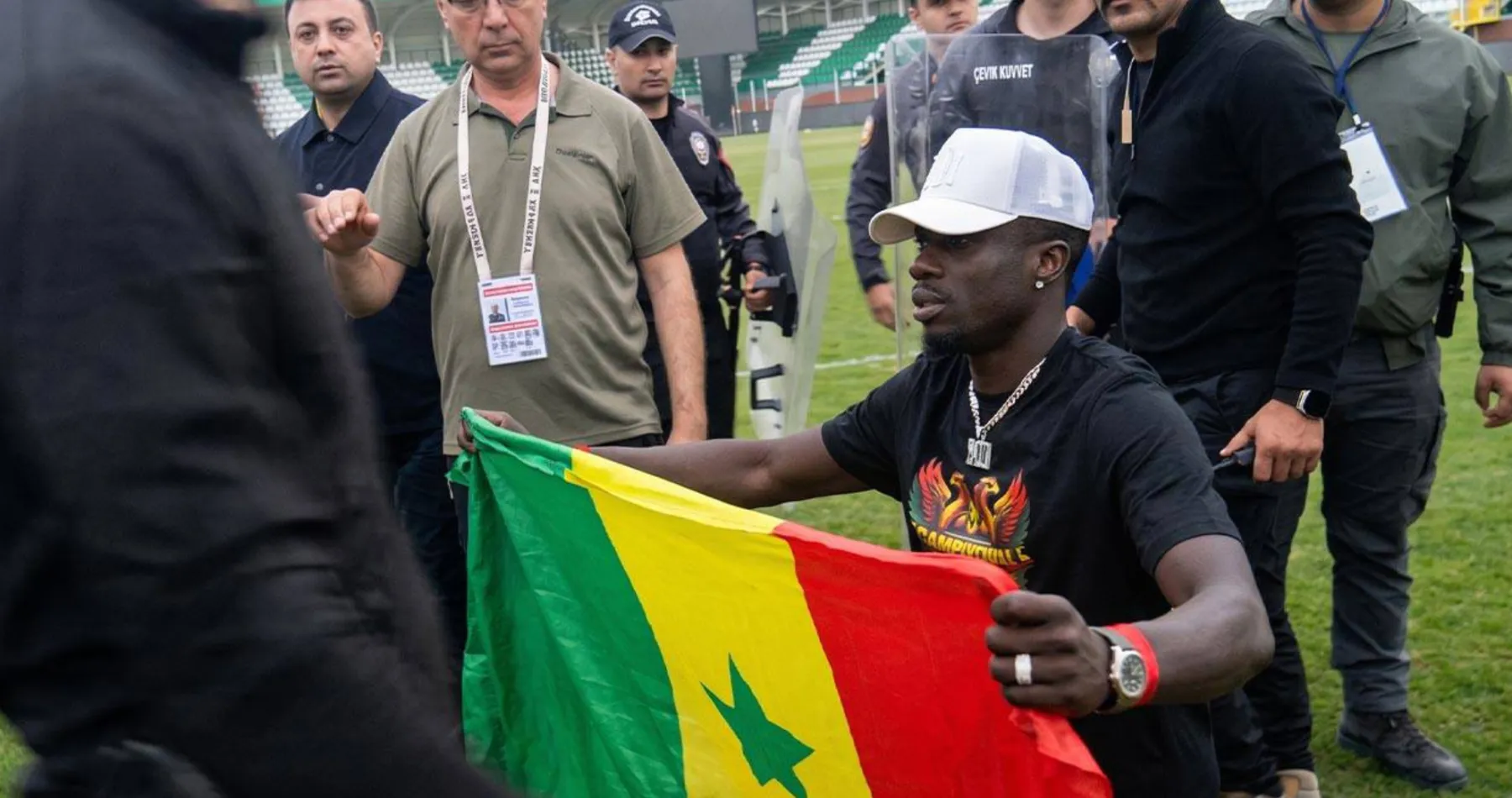 Diagne’nin Bayrak Krizi Amedspor’u Sarstı!