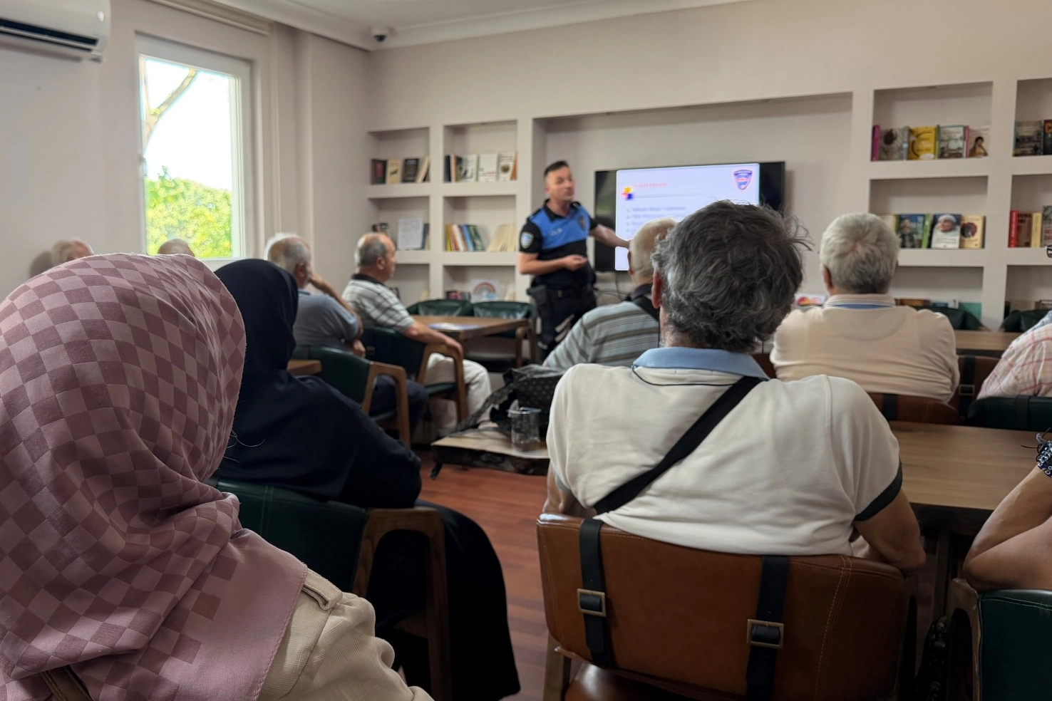Dijital Güvenlik Eğitimiyle Yaşlıları Bilinçlendiriyorlar