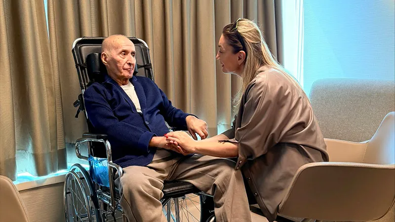 Dilek İmamoğlu’ndan Hikmet Çetin’e Geçmiş Olsun Ziyareti