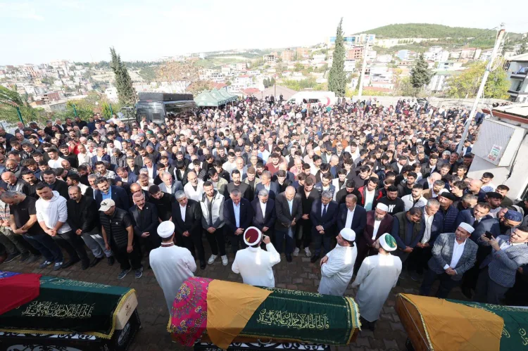 Dilovası’ndaki Yangında Hayatını Kaybedenler Uğurlandı