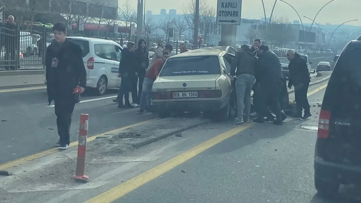 Direğe Çarpan Otomobilin Sürücüsü Kurtarıldı!