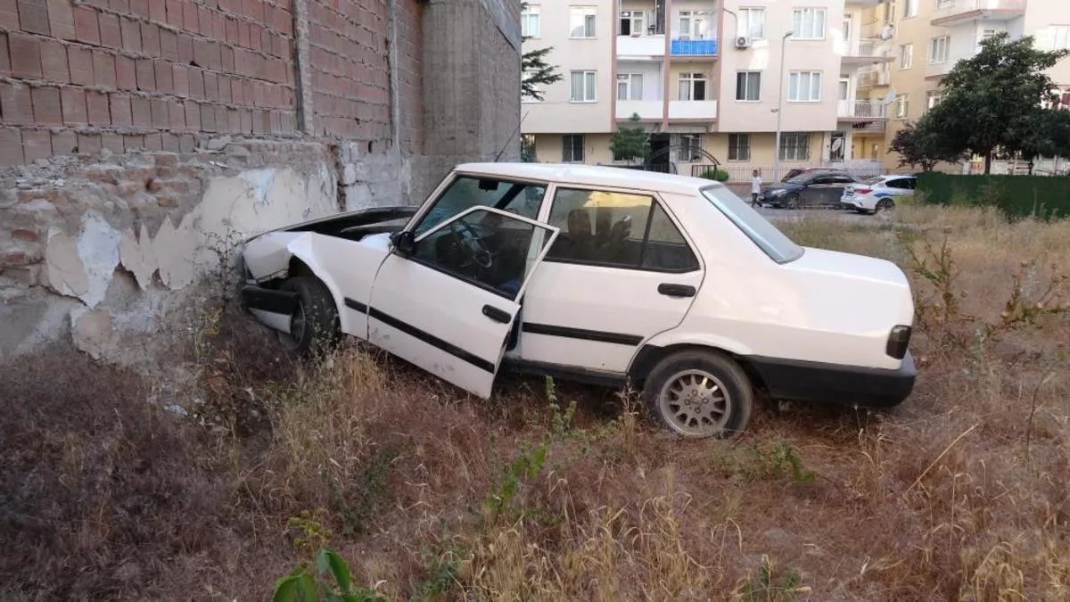 Direksiyon Hakimiyeti Kayboldu, Duvara Çarptı!