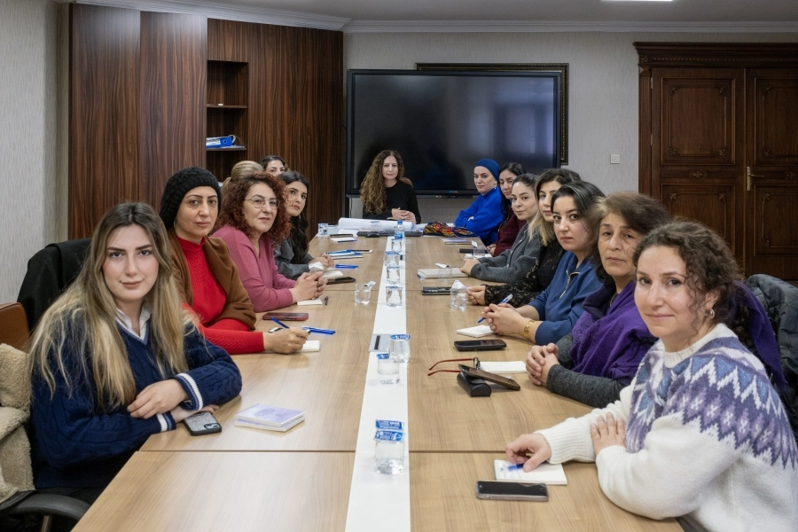 Diyarbakır’da Kadınlar Hakları için Eğitim Alıyor
