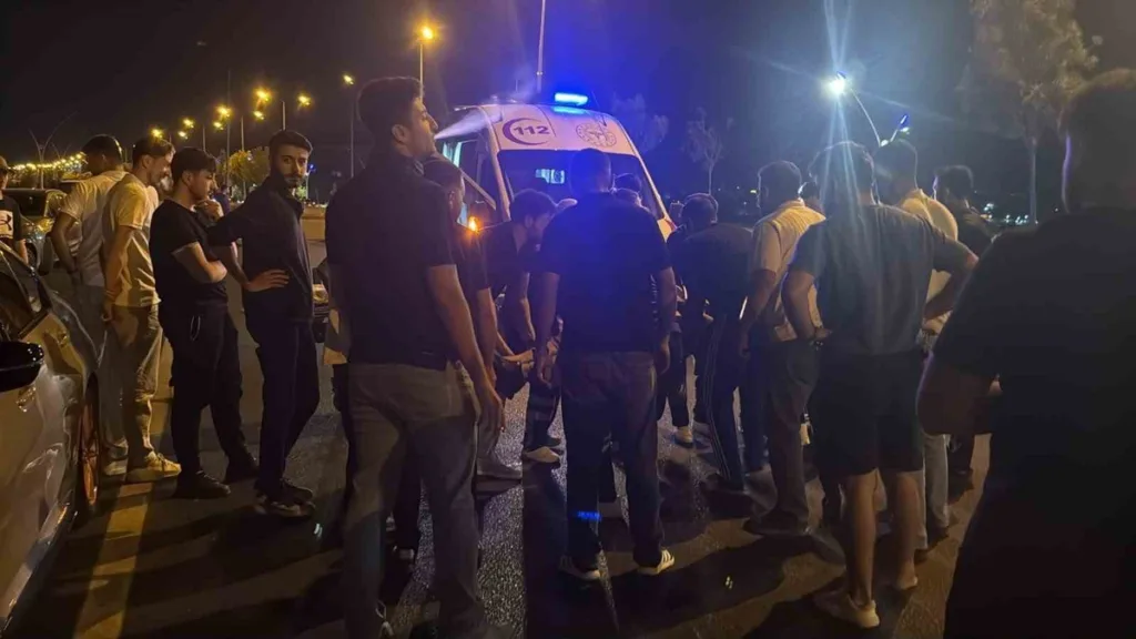 Diyarbakır’da Kamyonette Düşen Genç Hastaneye Kaldırıldı